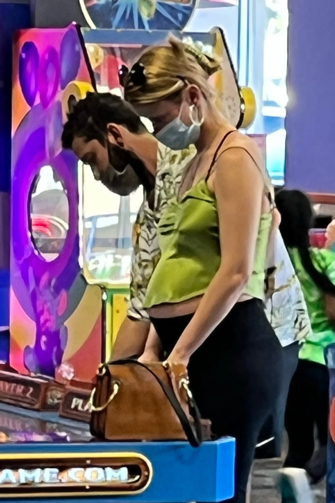 Shia LaBeouf i Mia Goth