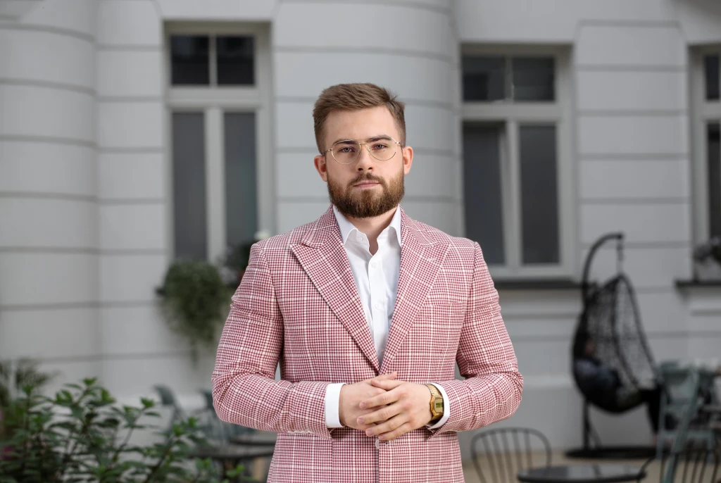 Bartosz Ulczycki, Prawnik w Kancelarii DGTL Kibil Piecuch i Wspólnicy Bartosz Ulczycki, Prawnik w Kancelarii DGTL Kibil Piecuch i Wspólnicy