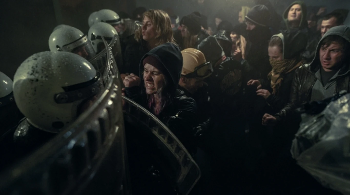 Najlepszą filmową kreacją Malwiny Buss pozostaje dotychczas rola w krótkometrażowym filmie Aleksandry Terpińskiej "Najlepsze fajerwerki ever", który został wyróżniony nagrodą Rails d'Or na festiwalu filmowym w Cannes. Była to opowieść o życiu mieszkańców nienazwanego europejskiego miasta, nagle przerwanym przez wojnę. Reżyserka opowiada o jednym dniu trójki młodych przyjaciół - granych przez Justynę Wasilewską, Malwinę Buss i Piotra Polaka - którzy muszą na nowo przemyśleć swoje życiowe plany wobec nieoczekiwanego wybuchu konfliktu zbrojnego.  