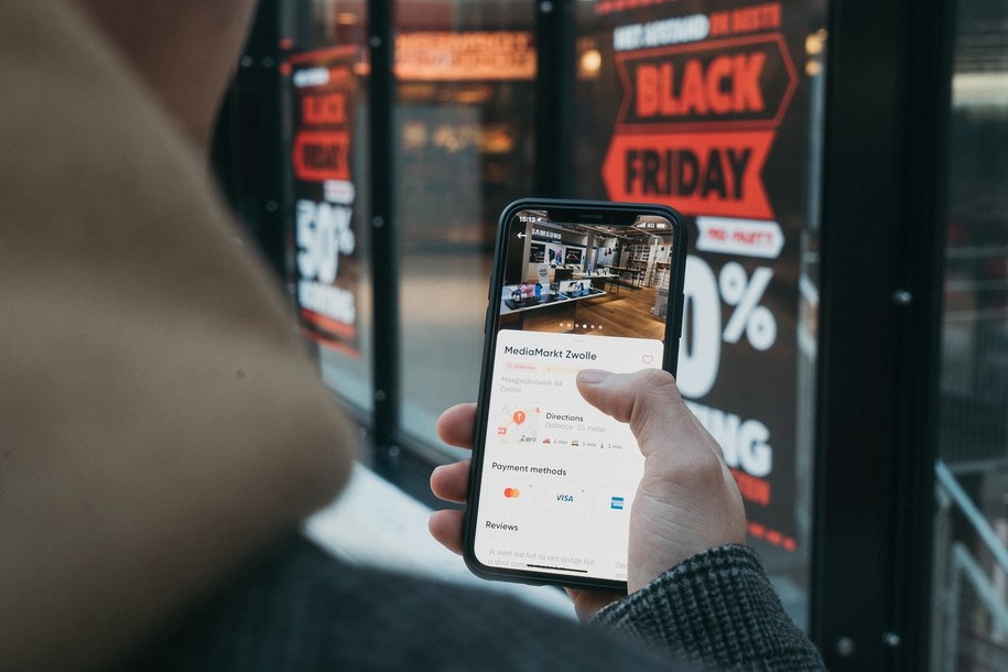 Promocje z okazji Black Friday. Black Friday i promocje.