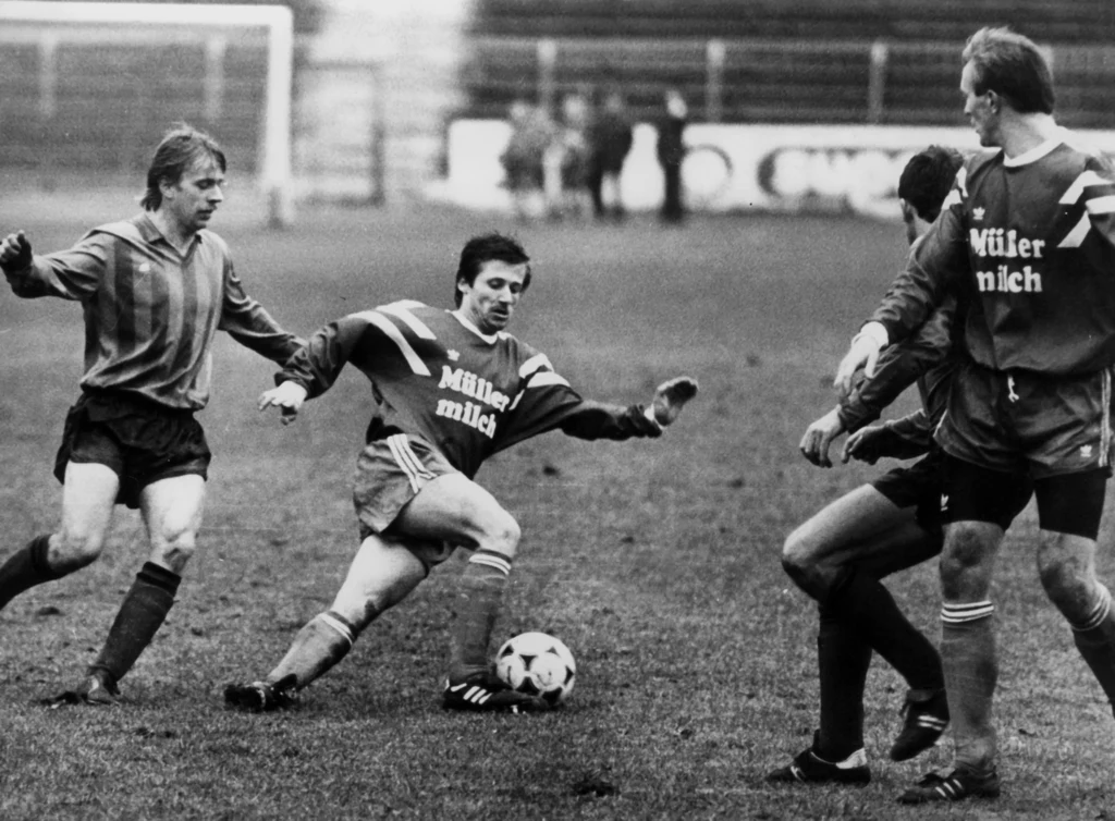 Leszek Iwanicki (w środku) z czasów gry w Widzewie Leszek Iwanicki (w środku) z czasów gry w Widzewie