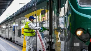 Dezynfekowanie pociągu we Włoszech