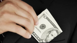 Rajd dolara trwa, złoty i forint toną 