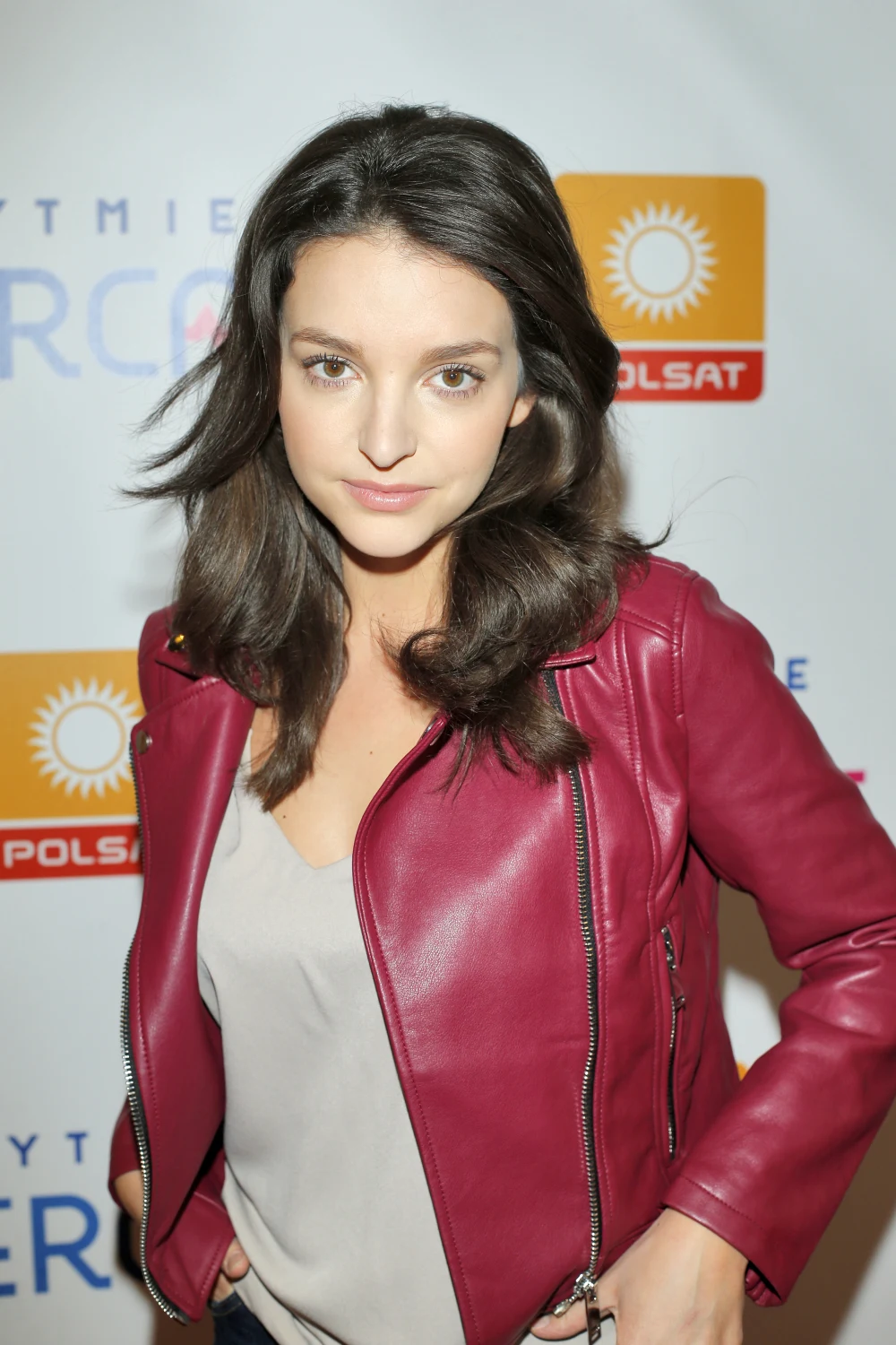 Aktorka ukończyła pierwszy rok na Wydziale Fortepianu Akademii Muzycznej w Łodzi. Jest absolwentką Państwowej Wyższej Szkoły Filmowej, Telewizyjnej i Teatralnej im. Leona Schillera w Łodzi. 