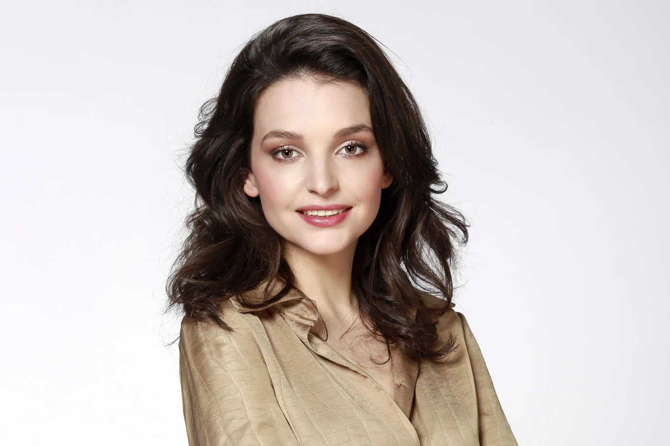 Jako zawodowa aktorka debiutowała w Teatrze Studio w Warszawie, występując w spektaklu "Ripley pod ziemią" Radosława Rychcika. Jej kariera dość szybko nabrała tempa.