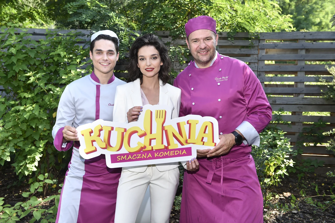 W tym roku Dębska wystąpiła m.in. w komediowym serialu Polsatu "Kuchnia", wcielając się w postać stanowczej, ale i kochliwej menedżerki restauracji. 

"Moja bohaterka jest zamieszana w największą miłosną intrygę, którą widzowie będą oglądać. Zakochuje się w nieodpowiednim mężczyźnie, który świetnie gotuje, ale kompletnie nie radzi sobie w życiu. A moja postać uwielbia mieć kontrolę, jest stanowcza i lubi obcować w luksusie" - opowiadała aktorka. 
