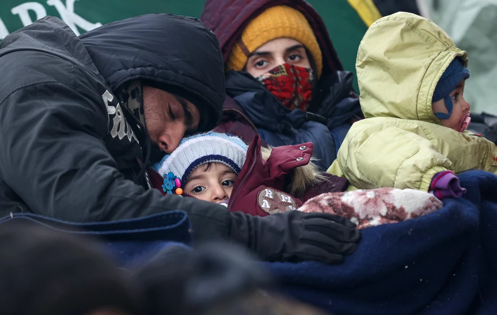 Migranci koczujący przy granicy Migranci koczujący przy granicy