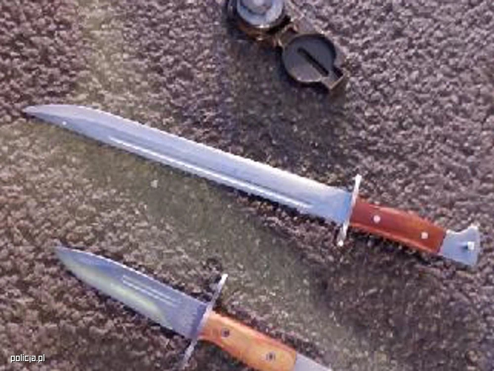 Bagnety, którymi 43-latek groził kierowcom i policjantom