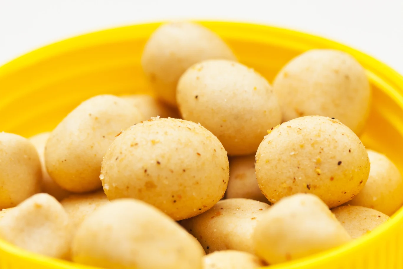 Gdy sięgamy po orzechy, wybierajmy te nieprzetworzone