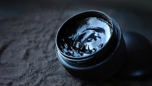 Uporczywy trądzik, wypryski i czyraki - to główne wskazania do stosowania maści ichtiolowej