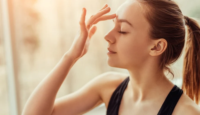 Ćwiczenia na "gonitwę myśli" i stres. Kilka minut dziennie pomoże odzyskać równowagę