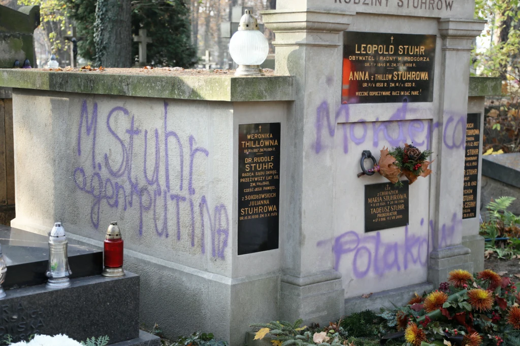 Zdewastowany grób rodziny Stuhrów Zdewastowany grób rodziny Stuhrów