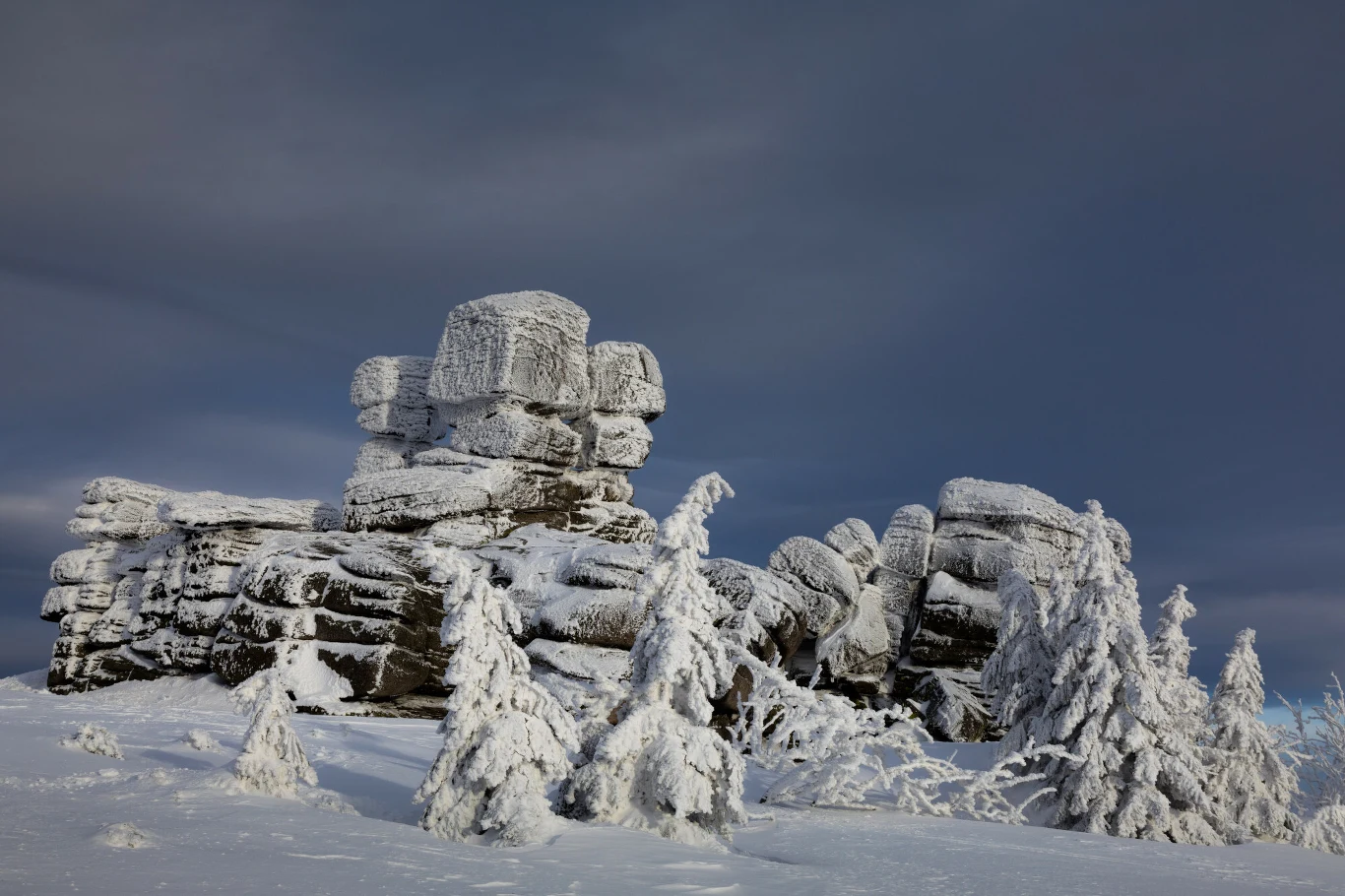 Szrenica zachwyca widokami podczas zjazdu do Szklarskiej Poręby Szrenica zachwyca widokami podczas zjazdu do Szklarskiej Poręby