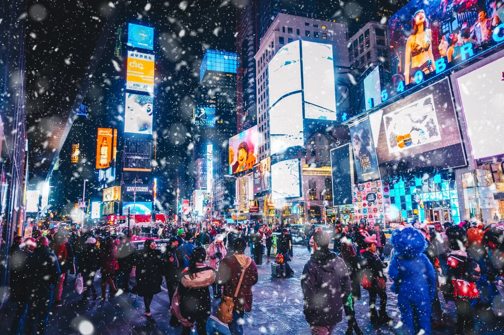Czy Times Square przyciągnie w sylwestra tłumy? Wszystko wskazuje na to, że po ubiegłorocznym skromnym wydarzeniu, w tym roku Nowy Jork czeka wielka feta!