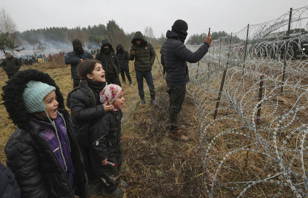Migranci przy granicy polsko-białoruskiej Migranci przy granicy polsko-białoruskiej