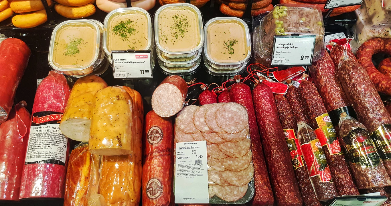 Chcesz uniknąć chorób serca i miażdżycy? Te produkty omijaj szerokim łukiem