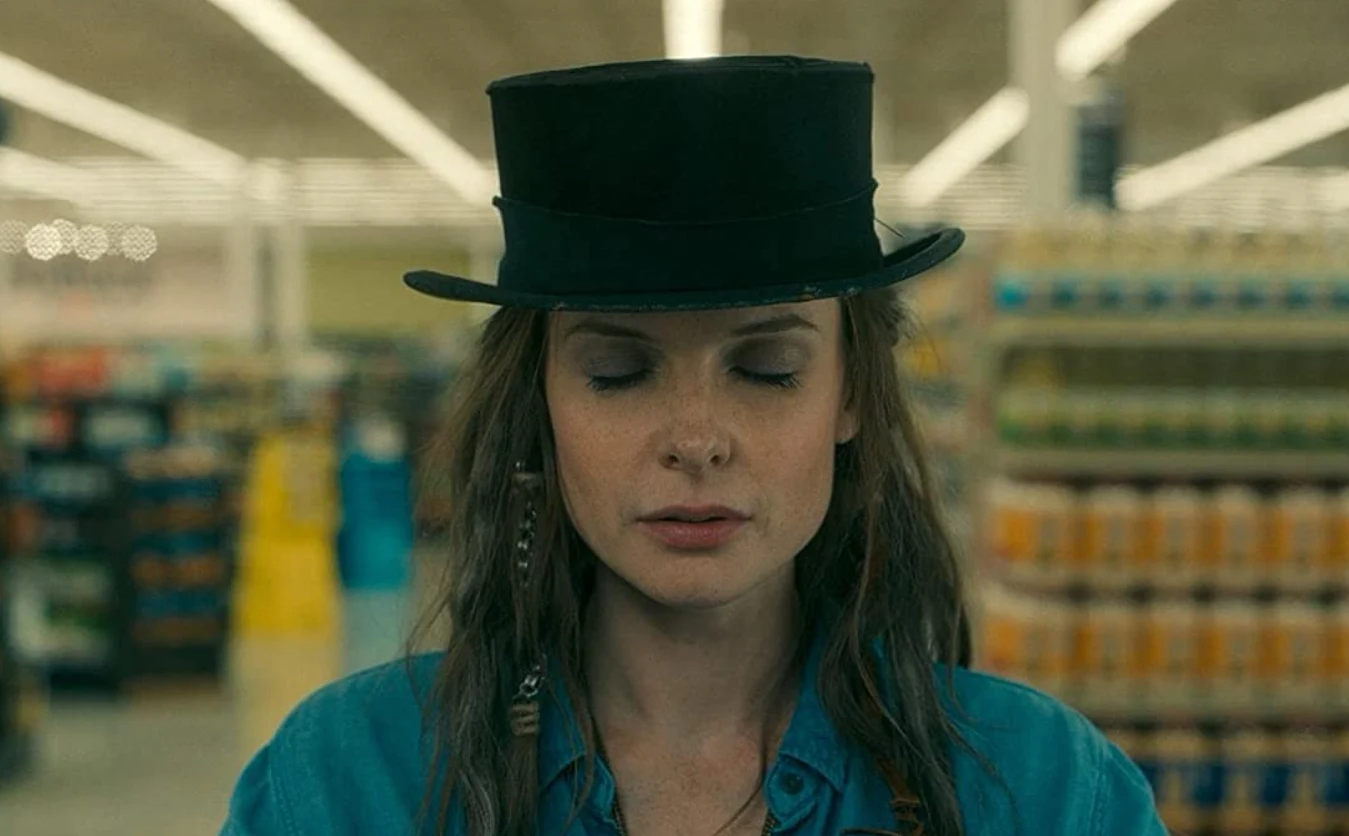 W następnych latach można było aktorkę zobaczyć w takich filmach, jak "Dzieciak, który został królem", "Men in Black: International", "Reminiscencja", "Cold Night" czy "Doktor Sen". Nie były to jednak zbyt udane produkcje. Rebecca Ferguson czekała na rolę, w której mogłaby zachwycić swoim talentem.

Na zdjęciu: Rebecca Ferguson w filmie "Doktor Sen".