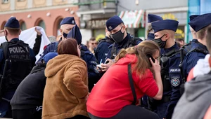 Marsz antycovidowców "Zakończyć Szaleństwo" w Białymstoku w kwietniu 2021 r. 