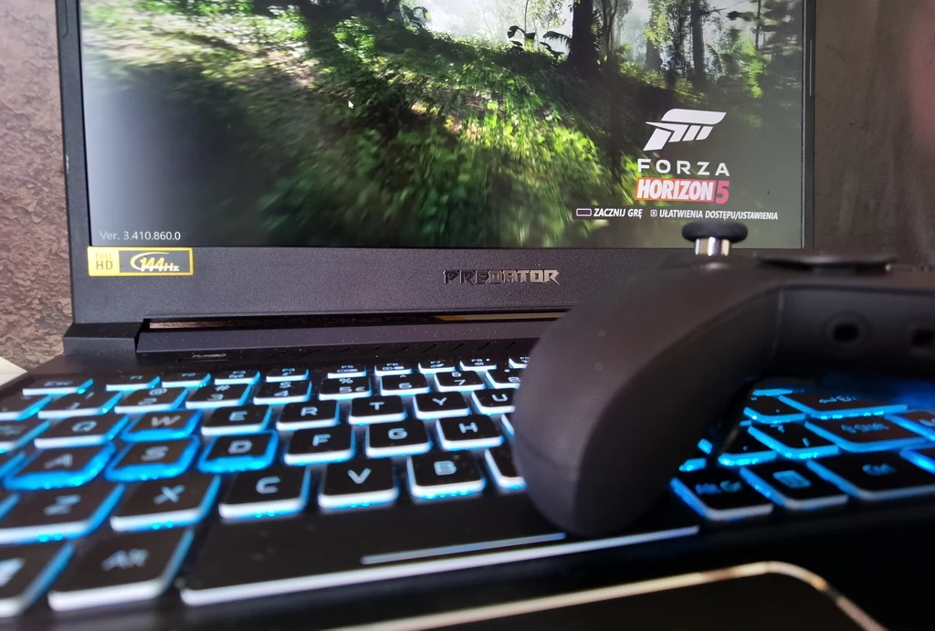 ​Acer Predator Helios 300, gamepad Xbox Elite Series 2 i Forza Horizon 5