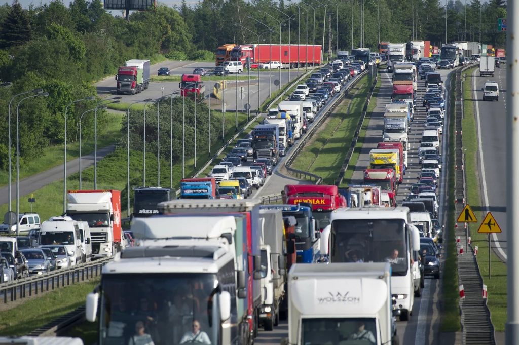 Drogi szybkiego ruchu coraz częściej się korkują