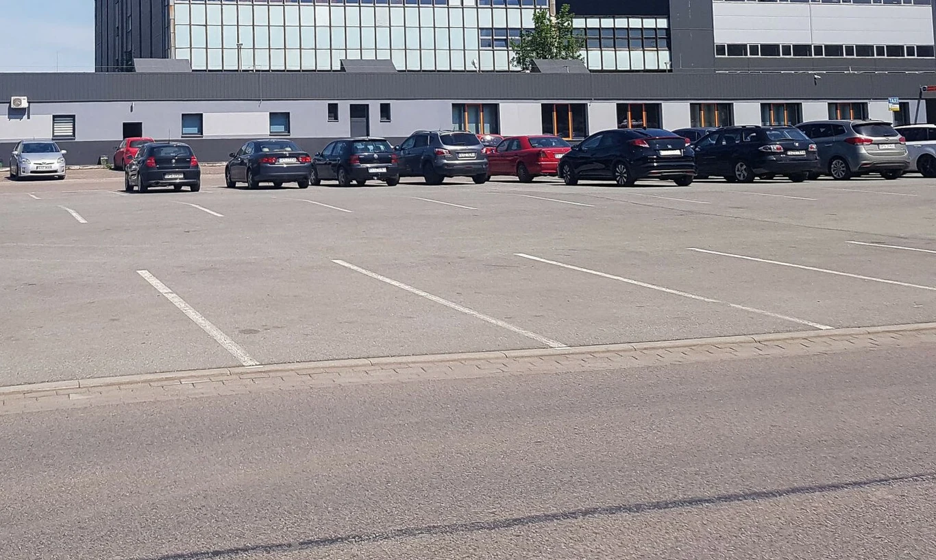 Samochodów brakuje w całej Europie. Dealerzy nie mają czego sprzedawać Samochodów brakuje w całej Europie. Dealerzy nie mają czego sprzedawać