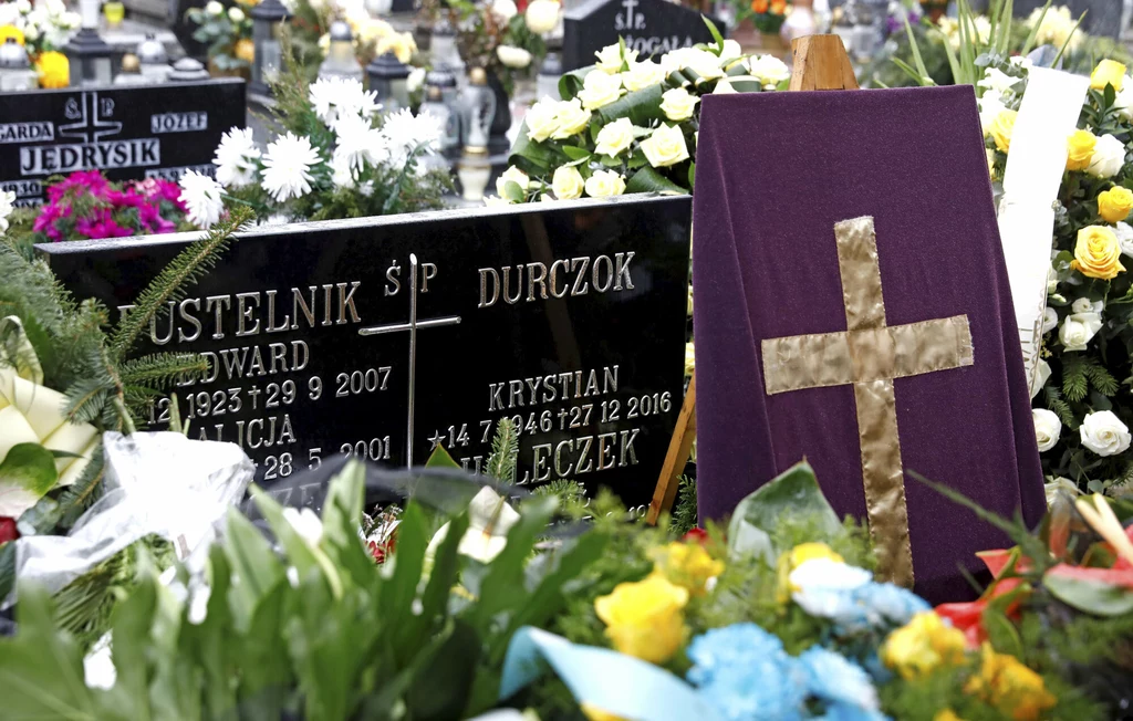 Kamil Durczok nigdy nie krył się ze swoim przywiązaniem do Śląska. Został pochowany w rodzinnej mogile przy kościele Trójcy Przenajświętszej w Katowicach-Kostuchnie