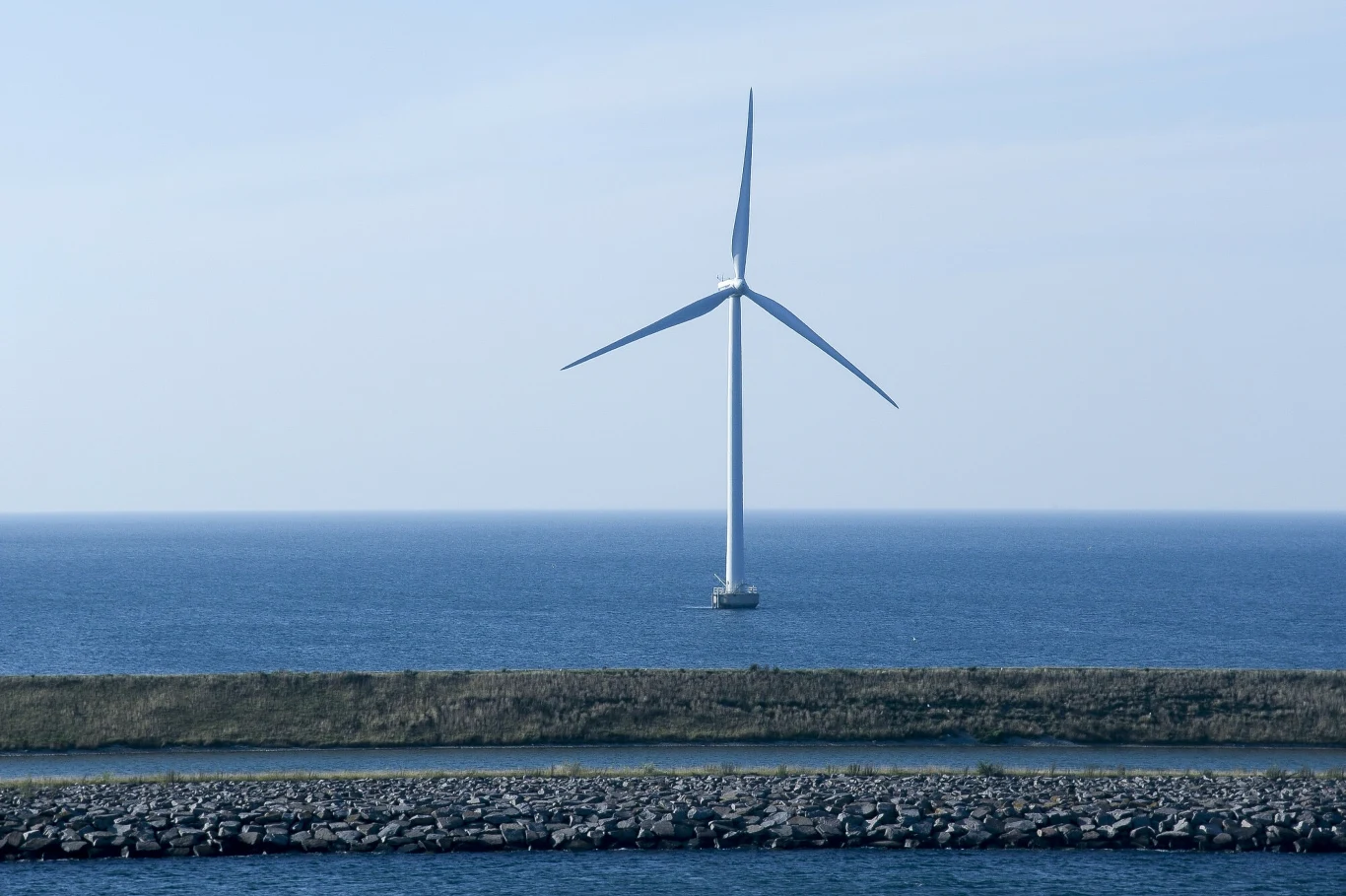 Turbina wiatrowa na Bałtyku (zdjęcie ilustracyjne). Turbina wiatrowa na Bałtyku (zdjęcie ilustracyjne).
