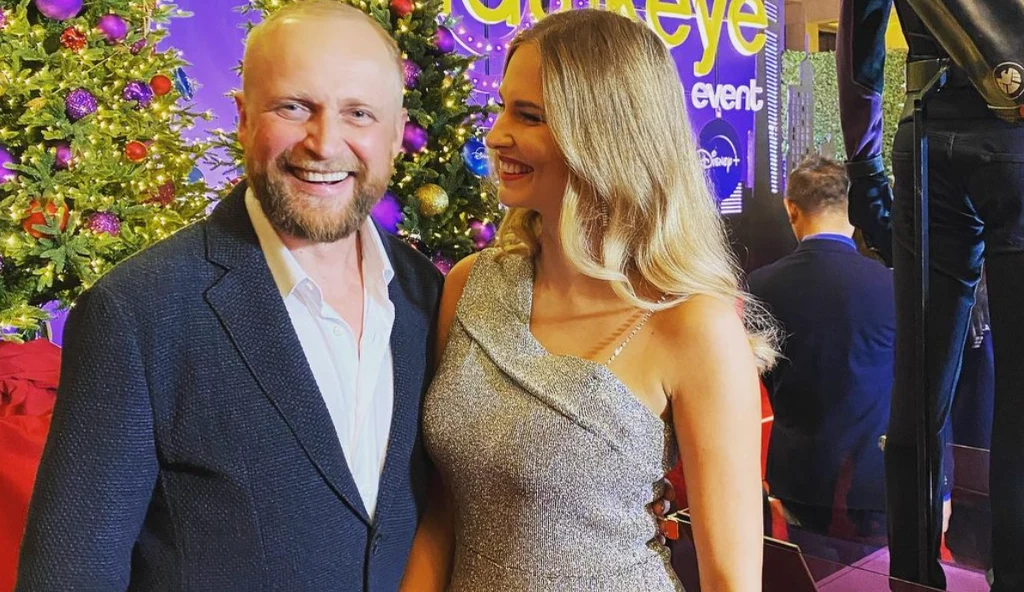 Piotr Adamczyk i Karolina Szymczak na premierze serialu: www.instagram.com/karolina.szymczak/
