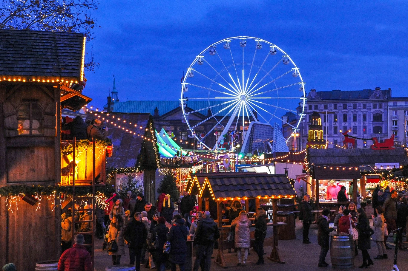 Betlejem Poznańskie 2021 - tradycyjny jarmark bożonarodzeniowy w Poznaniu odbędzie się w trzech miejscach. Betlejem Poznańskie 2021 - tradycyjny jarmark bożonarodzeniowy w Poznaniu odbędzie się w trzech miejscach.