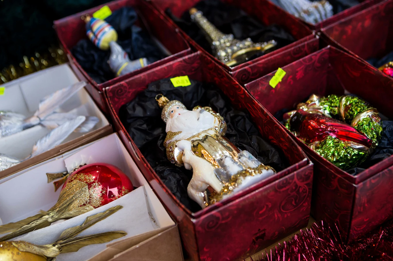 Tradycyjnych ozdób choinkowych nie zabraknie na jarmarku bożonarodzeniowym w Warszawie. Tradycyjnych ozdób choinkowych nie zabraknie na jarmarku bożonarodzeniowym w Warszawie.