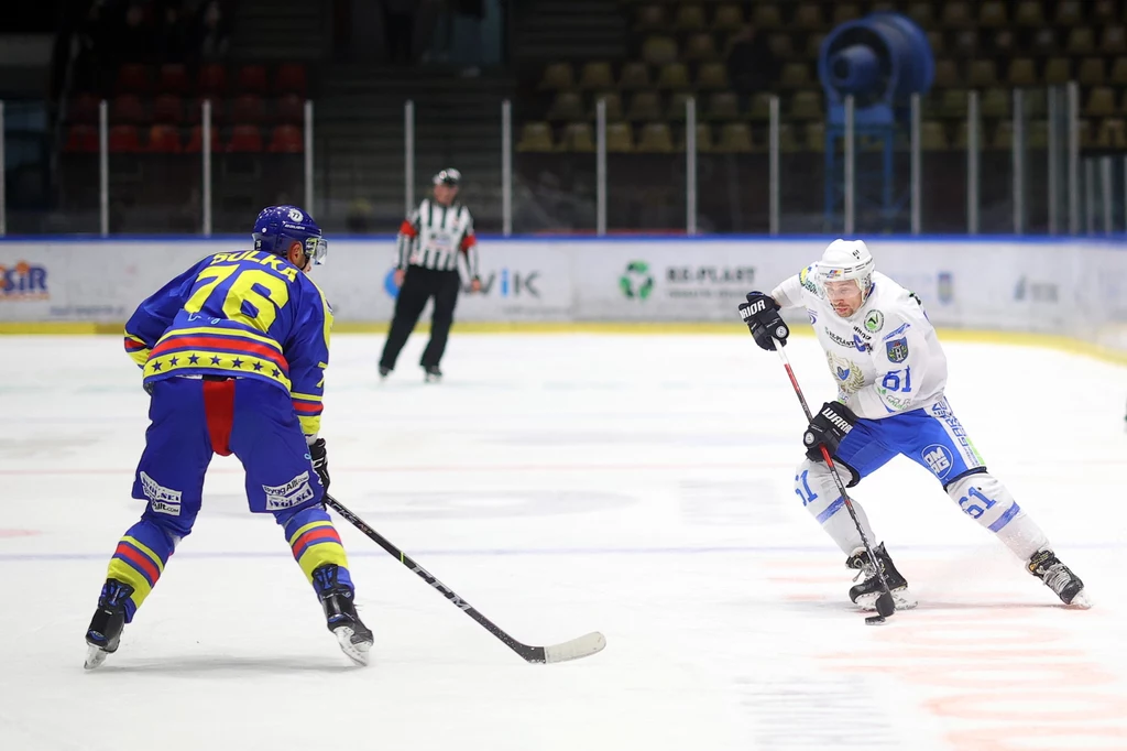 Krystian Dziubiński (Re-Plast Unia, z prawej) i Maciej Sulka (Tauron Podhale) Krystian Dziubiński (Re-Plast Unia, z prawej) i Maciej Sulka (Tauron Podhale)