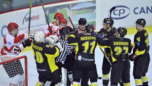 W meczu Comarch Cracovia - Saryarka Karaganda nie brakowało też ostrzejszych spięć