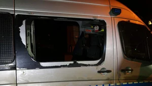 Obrzucony kamieniami radiowóz podlaskiej policji