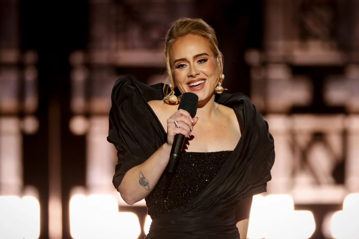 Promując nowowydany album "30", Adele zagrała wyjątkowy koncert. Listopadowe wydarzenie zostało zarejestrowane wraz z niezwykle intymnym wywiadem, który gwiazda udzieliła legendzie amerykańskiej telewizji - Oprah Winfrey. Można go zobaczyć tylko za pośrednictwem Polsat Go.