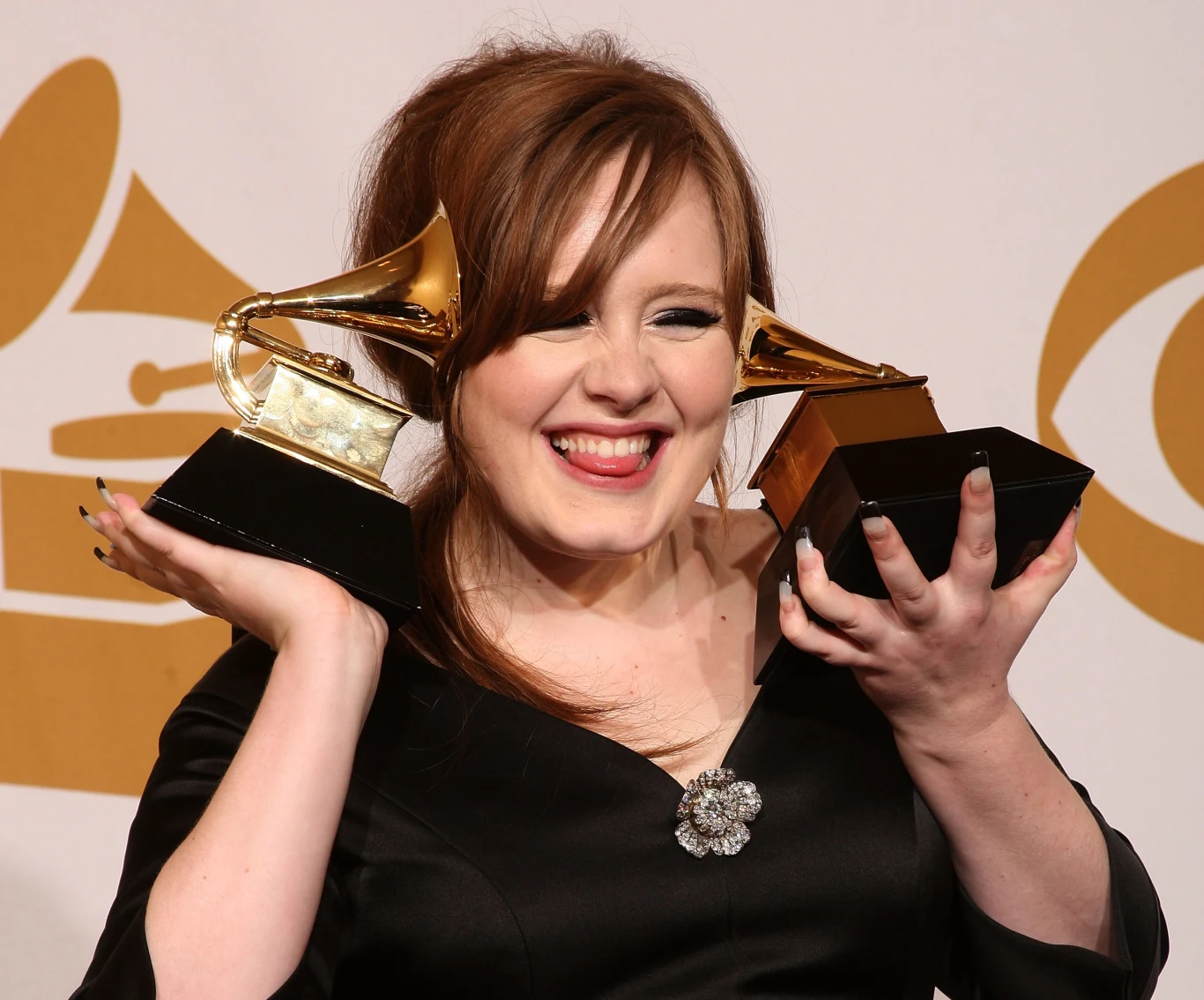 W 2009 roku Adele odebrała swoje pierwsze Nagrody Grammy - w kategoriach "najlepszy nowy artysta" oraz "najlepszy żeński wokalny występ popowy".