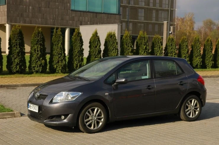 Z kolei jego żona, Małgorzata Tusk, korzystała wtedy z Toyoty Auris pierwszej generacji.