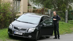 Donald Tusk i jego Toyota Avensis w 2010 roku