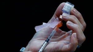 Po pół roku od szczepienia skuteczność szczepionki spada z 95 do 82 procent