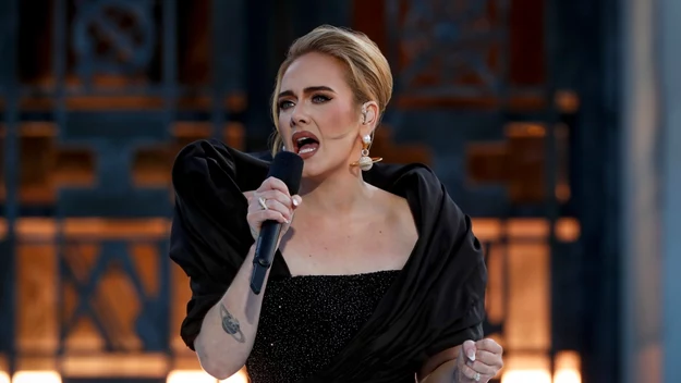 Adele w ramach specjalnego wydarzenia "Adele: One Night Only" dała premierowy występ, który odbył się przed gmachem obserwatorium Griffith Park w Los Angeles.
