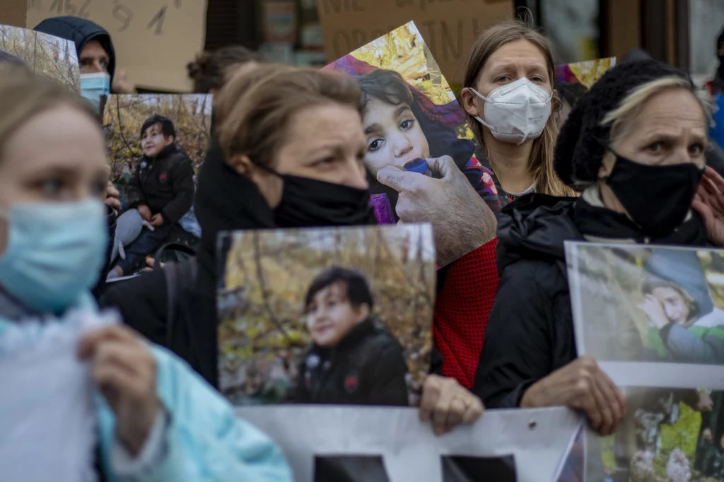 Protest "Matki na Granicę" przed siedzibą Urzędu Miasta w Hajnówce Protest "Matki na Granicę" przed siedzibą Urzędu Miasta w Hajnówce
