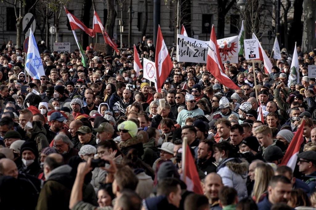 Protest przeciwko obostrzeniom w Wiedniu Protest przeciwko obostrzeniom w Wiedniu