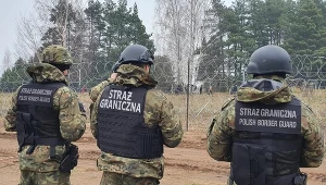 Funkcjonariusze przy granicy polsko-białoruskiej