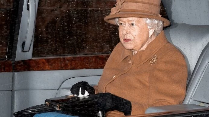 Królowa Elżbieta II w niebezpieczeństwie? Na teren posiadłości wtargnęła uzbrojona osoba