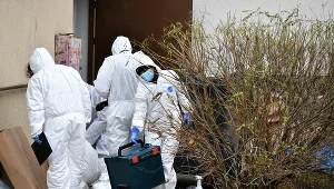 Ciało bezdomnego znaleziono w śmietnikowej wiacie