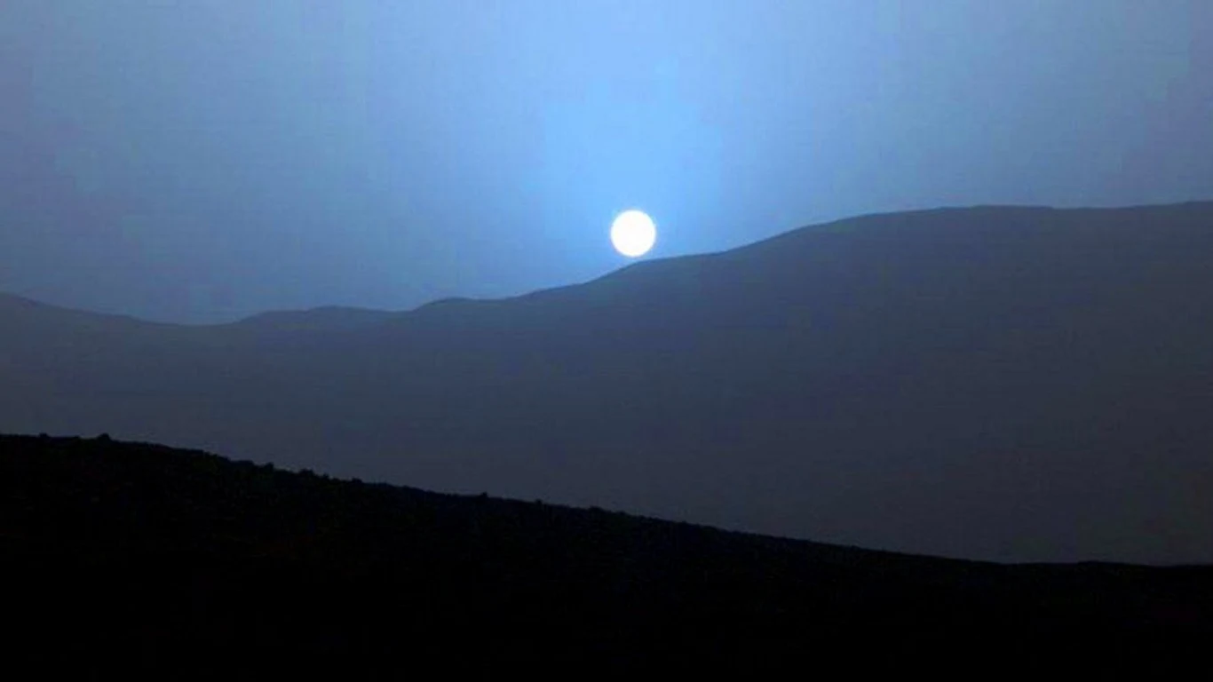 Tajemniczy zachód Słońca na Marsie Tajemniczy zachód Słońca na Marsie