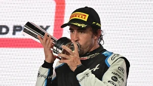 Fernando Alonso na podium Grand Prix Kataru 2021