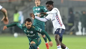 Zawodnik Górnika Zabrze Alasana Manneh (z prawej) i Luquinhas z Legii Warszawa