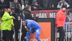 Dimitri Payet uderzony butelką rzuconą z trybun