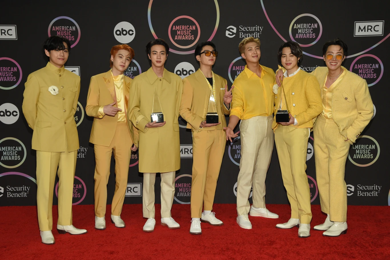 BTS to niespotykany od wielu lat fenomen. Koreańska grupa szturmem podbiła listy przebojów, a ich ostatniego hitu, "My Universe" z Coldplay, także nie mogło zabraknąć na imprezie.