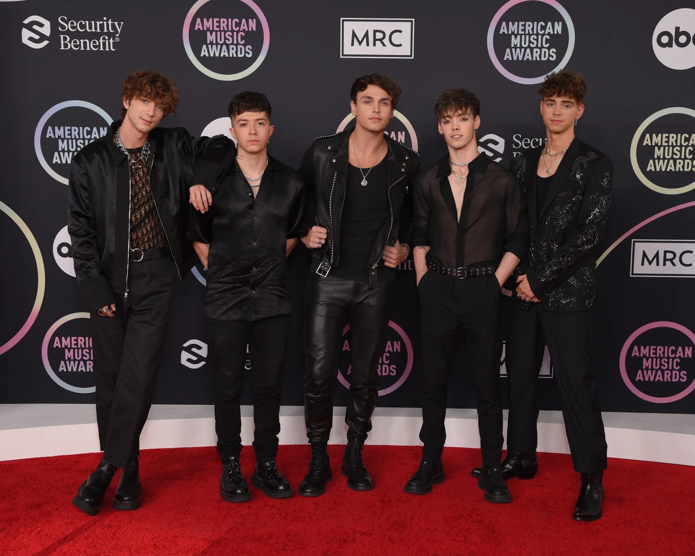 Why Don't We to niezwykle popularny w Stanach boysband. Choć nie był nominowany w żadnej z kategorii, nie mogło go zabraknąć na widowni AMA's 2021.